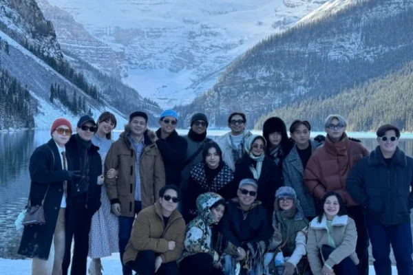 Cornerstone All Star in Banff and Lake Louise 2024 Tour #MoraineLakeShuttle #LakeLouiseTour #BanffExplorer #ExploreBanff #MoraineLakeAccess